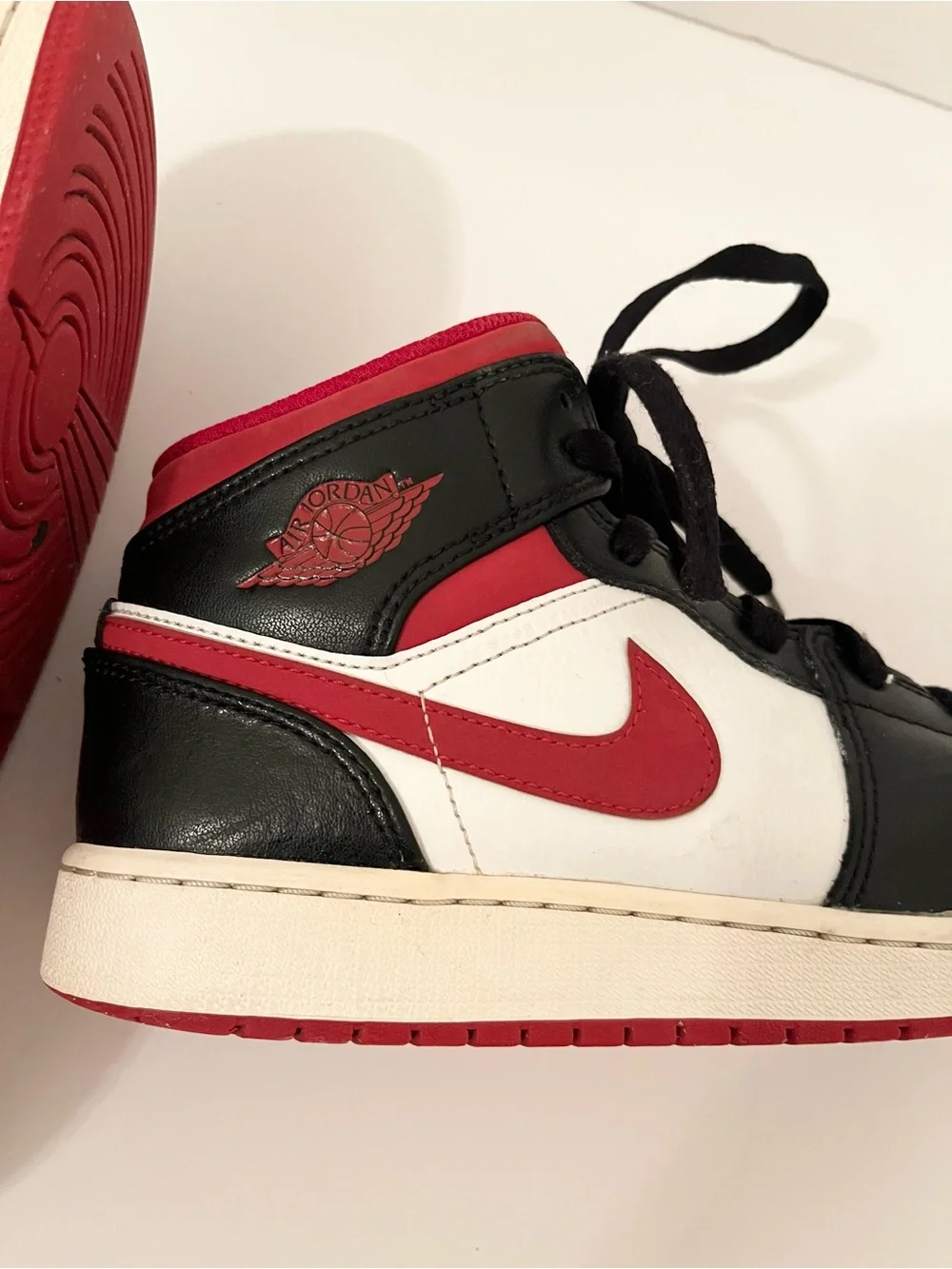 Nike Air Jordan 1 Mid Gym Red Black White Sneakers Youth Size 6Y - Picture 7 of 16